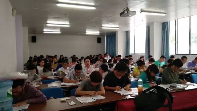 未来的你,一定会感谢现在努力的自己! 未来的你,一定会感谢现在努力的自己!